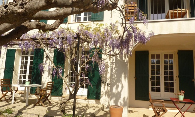 Eoures House | Grand T2 Rez de Jardin Dans Villa Marseille à la Campagne et au Calme