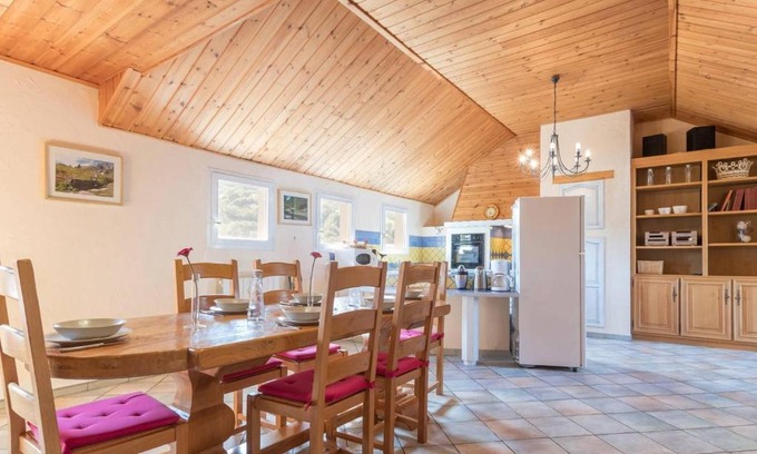 Briancon Apartment | Grand T4 à Briançon, 6 pers, proche télécabine, commerces, garage et casier à ski inclus - FR-1-330C-57