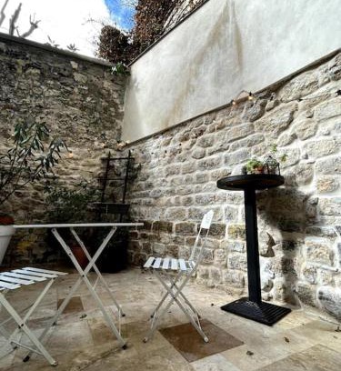 Quartier de la Chapelle Apartment | Grand triplex calme avec cour privée