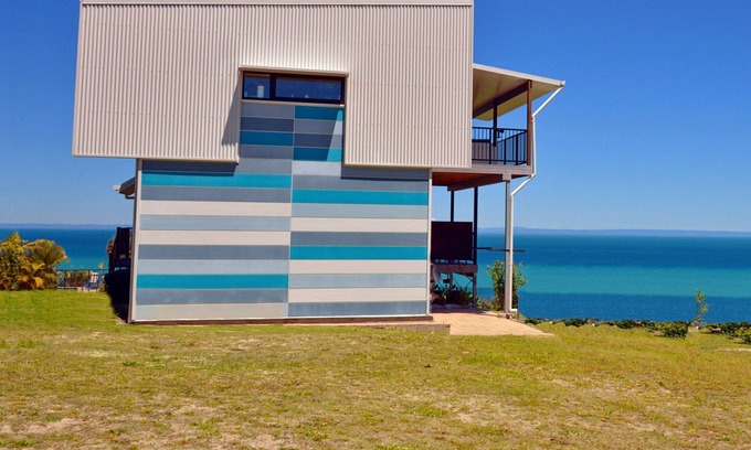 Brisbane Waterfront House | GRAND VIEW Stunning hilltop views. Plunge POOL. 4 bedrooms 6 adults/8 guests max