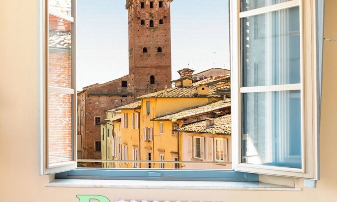 Lucca Historical Center Apartment | Grande appartamento per gruppi e famiglie Lucca walled city Tuscany