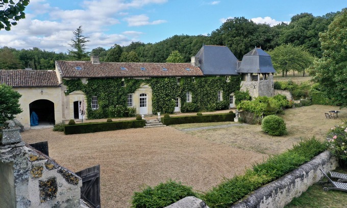 Deneze-sous-Doue House | Grande Demeure Familiale en Anjou, Calme, Proche Château de la Loire, Piscine