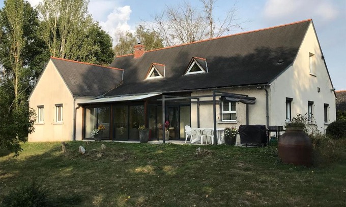 Lucay-le-Male House | Grande Maison au Bord d'un Lac avec Spa, Jardin Clôturé et Proche du ZooParc de Beauval - FR-1-591-336