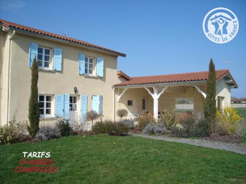 Chalain-le-Comtal House | Grande maison avec piscine et jardin à Chalain-le-Comtal - FR-1-496-48
