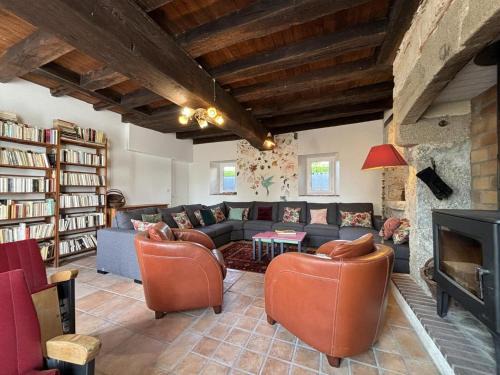 Trezelles House | Grande maison de charme pour 12 pers avec Wi-Fi et animaux bienvenus à Trézelles - FR-1-489-50