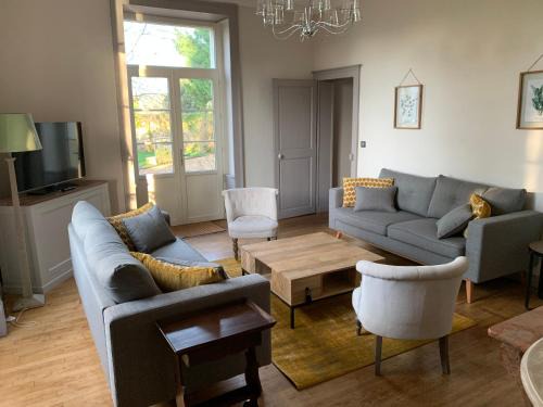 Juigne-sur-Sarthe House | Grande maison familiale, 5 chambres, jardin, proche 24 Heures du Mans et abbaye de Solesmes. - FR-1-410-427