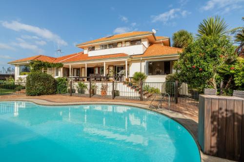 Otumoetai Bed & Breakfast | Grange Harbour View B&B