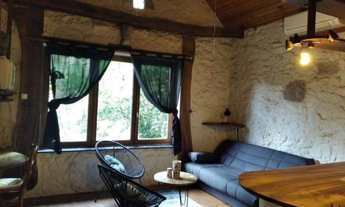 Saint-Christophe-Vallon House | Grange Rénovée en Pleine Nature