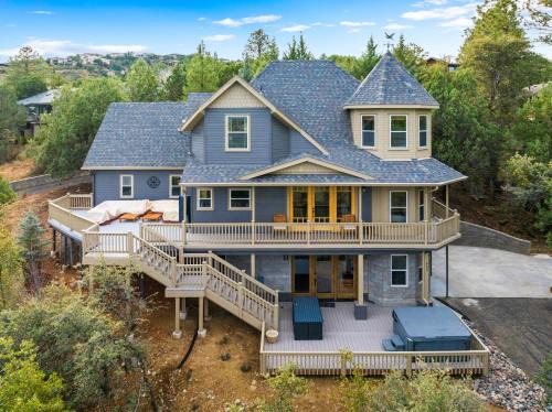 Prescott House | Granite Pines Chalet