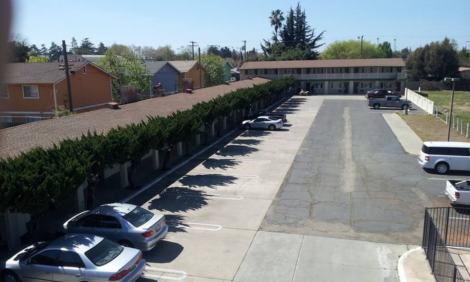 Lodi Hotel | Grapevine Inn