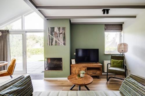 Zwiggelte House | Grasmus I Kalme Woning met Openhaard en Tuin