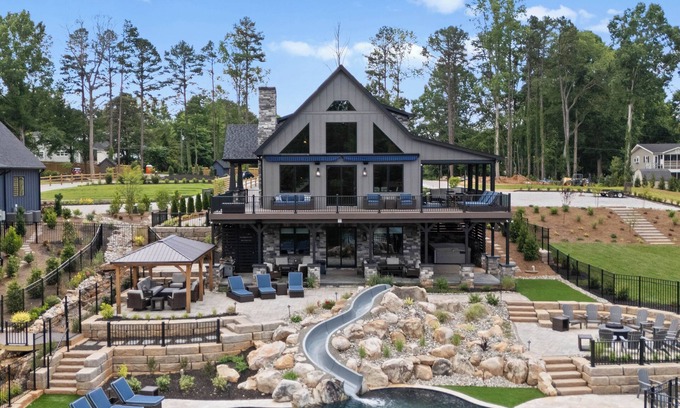 Lake Norman of Catawba House | Gray Fox Lodge by AvantStay | WATERSLIDE, Pool, Theater | Sleeps 23