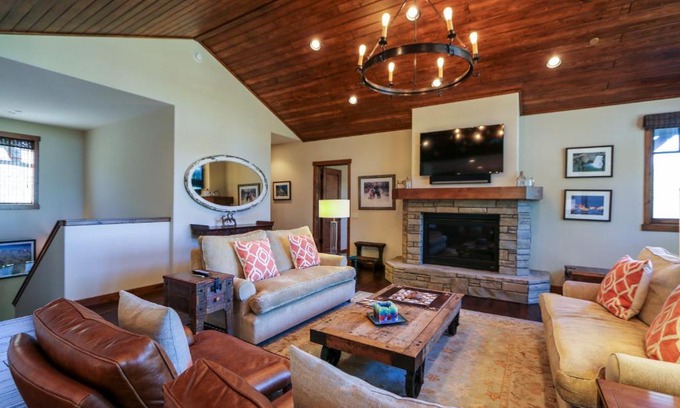 Mammoth Lakes Apartment | Gray Stone Condo #2110