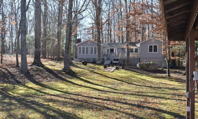 Macon House | Great! 4 bedroom/3 full baths with fire pit patio overlooking the lake