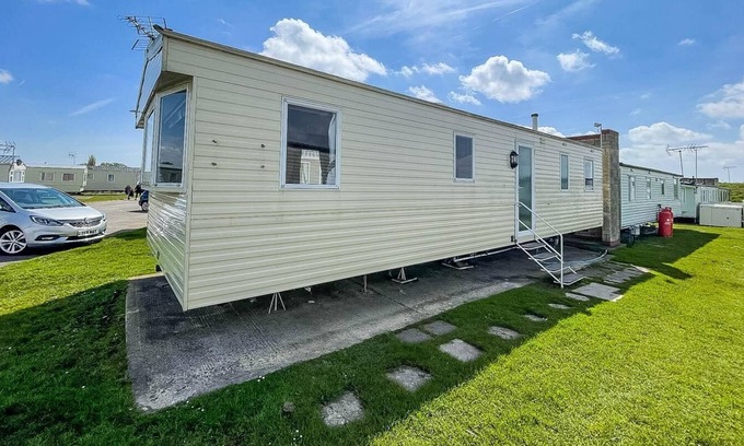 Walton on the Naze House | Great 8 berth caravan at Naze Marine Holiday Park ref 17278C