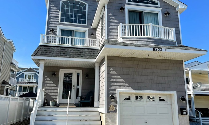 Townsend's Inlet House | GREAT BAY VIEWS! Conveniently located in walking distance to the beach, coffee shops, ice cream, restaurants, and yacht club.