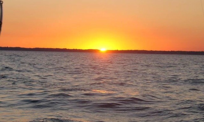 South Haven Cottage | Great Dates Available. Cute and Affordable for 2- CLOSE TO 2 BEACHES AND TOWN.