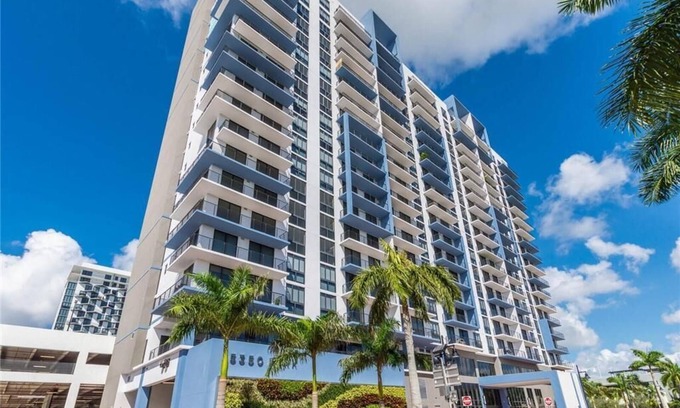 Doral Apartment | Great Deal Luxury Condo in Downtown Doral, Pool,Gym, 10minutes from Airport