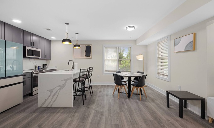 Columbia Heights Apartment | Great Duplex near Metro NEW Apartment