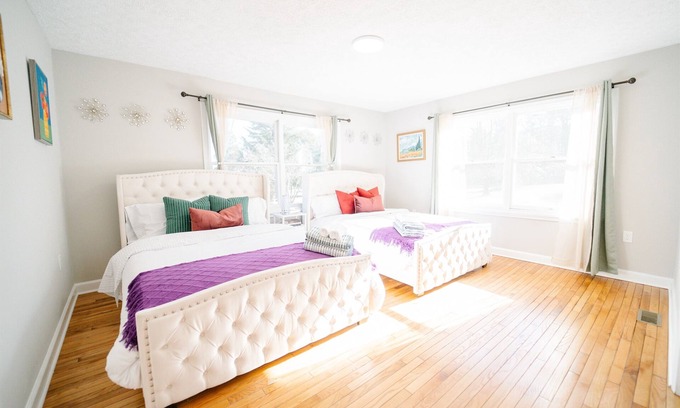 Great Falls House | Great Falls Luxe Haven: 5BR/3BA Modern Oasis!