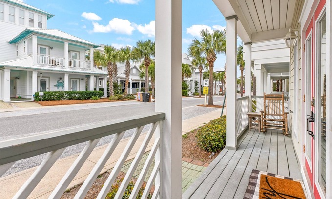 Treetop House | Great for large families/5 br house close to tram/walkable to Rosemary & Alys!