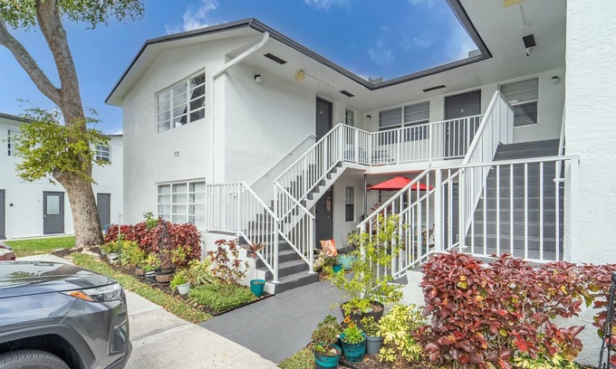 Survey Creek Apartment | Great for Large Gatherings–Sleeps 17–PalmWaveStays