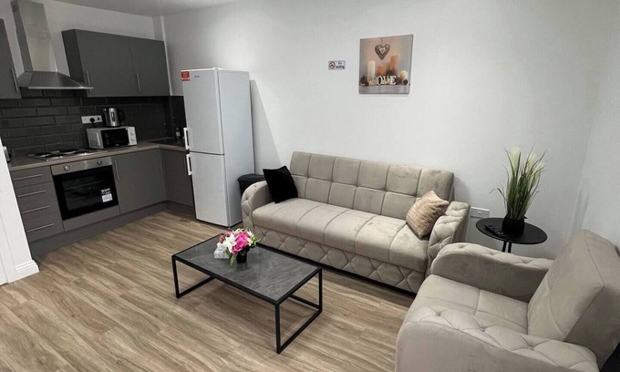 Liverpool Apartment | Great for Longer Stays | W/M | Smart TV | Free Parking