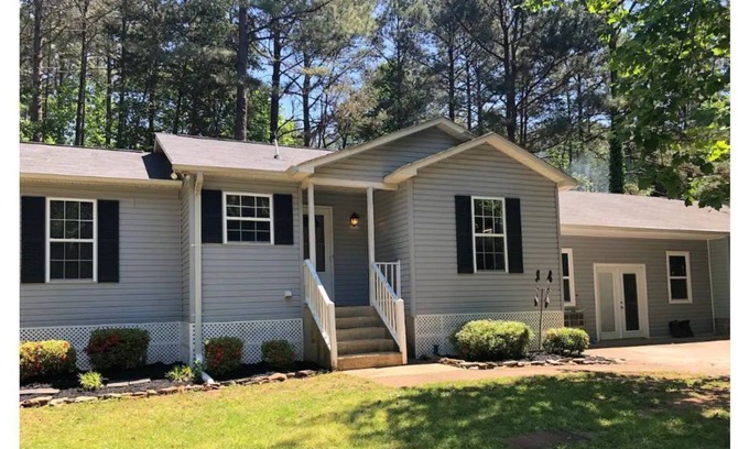 Mooresville House | Great House across the road from Lake Norman. Near State Park 4 hiking & Lake