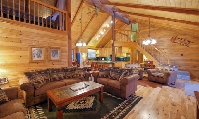 Ptarmigan Mountain House | Great House w/Huge Deck & Hot Tub by Factory Outlets & Free Shuttle 6 Ski Areas