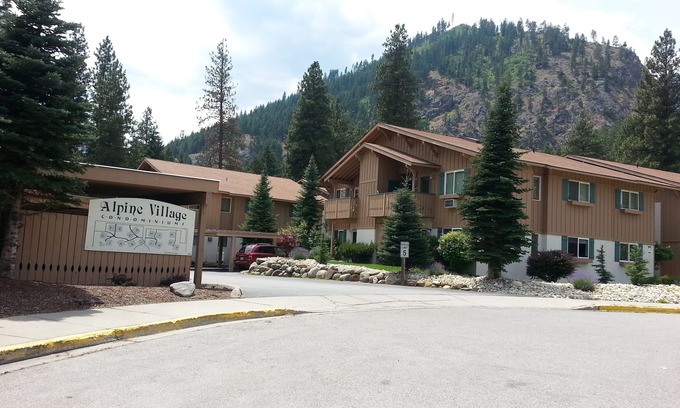 Downtown Leavenworth Condo | Great Leavenworth 2bd 2ba Condo near the New Alpine Coaster! Quiet location.