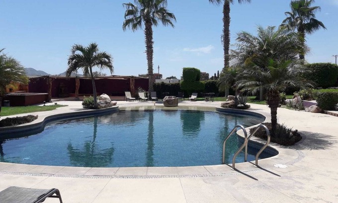 El Tezal Apartment | GREAT LOCATION BRAND NEW STUDIO WITH POOL WIFI NETFLIX 2 BLOCKS FROM THE BEACH!