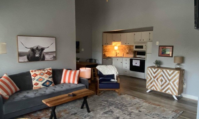 Auburn Apartment | GREAT LOCATION FOR ALL OF AUBURNS SPORTS!