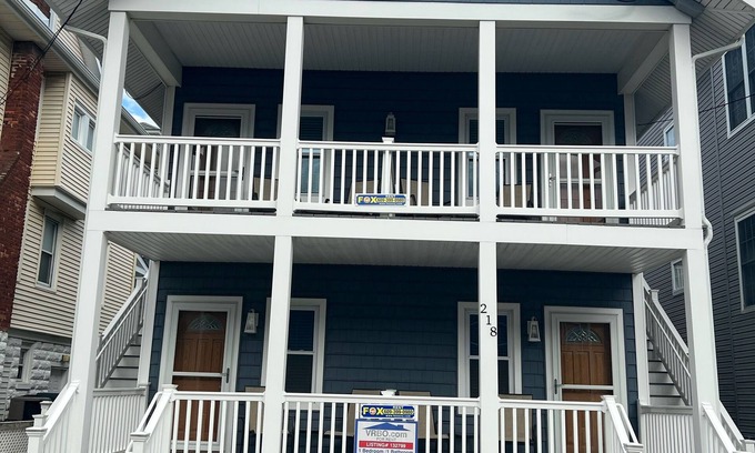 North End Condo | GREAT LOCATION-Next To Beach In Beautiful OC