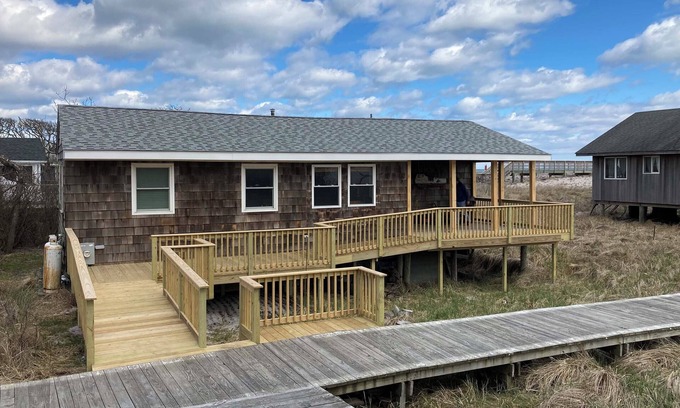 Davis Park House | GREAT LOCATION, OCEAN VIEWS, AC and heat, WiFi, MAJOR RENO IN 2024/2025