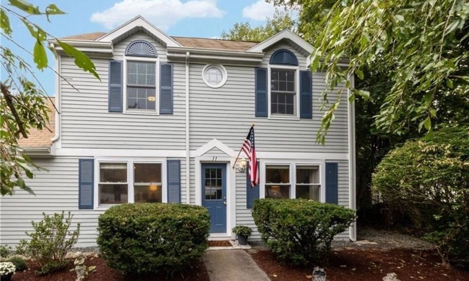 Jamestown Villa | Great location! Short walk to the beach, 5min drive to center! A lot of capacity