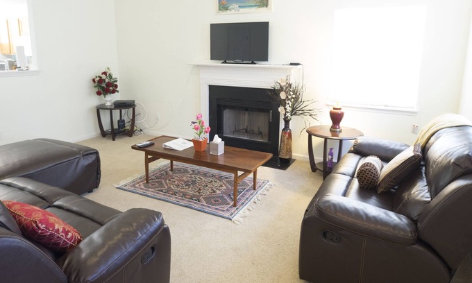 North Charleston House | GREAT LOCATION ! SPACIOUS 3bd/2.5bath House. (5 beds)