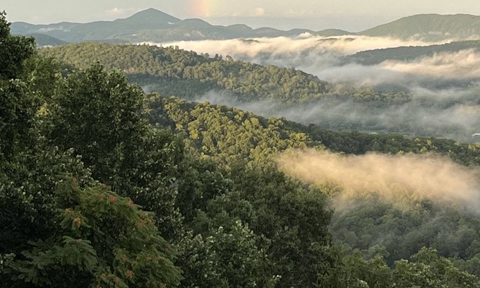 Hendersonville Cabin | Great location with year-round views!