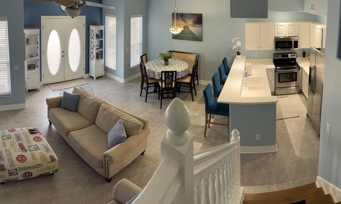 Palm Coast Condo | GREAT location! Walk to shops, bars, Golf course and 2 min to the beach!