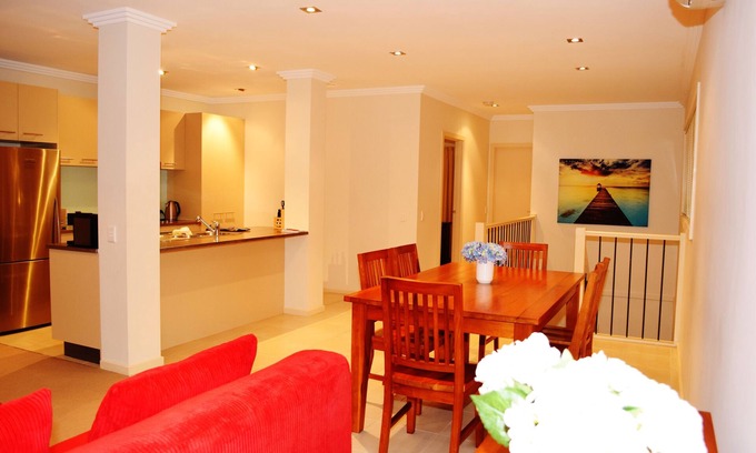 Cowes House | Great location: Walking distance to the beach & town centre!