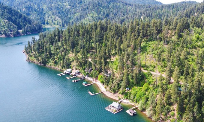 Coeur d'Alene House | Great Monthly Stay Deals! Tranquil Beauty Bay Getaway – Stunning Lake Area Home with Deck Views