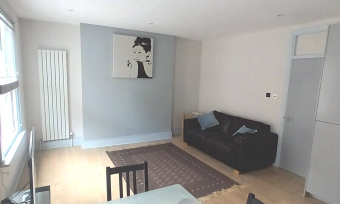 Little Venice Apartment | Great one bedroom apartment in Maida Vale near Portobello Rd & Little Venis.