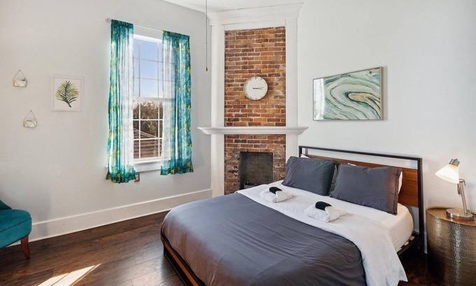 Metropolitan House | Great place for birthday weekends & traveling with friends ★ Starland District