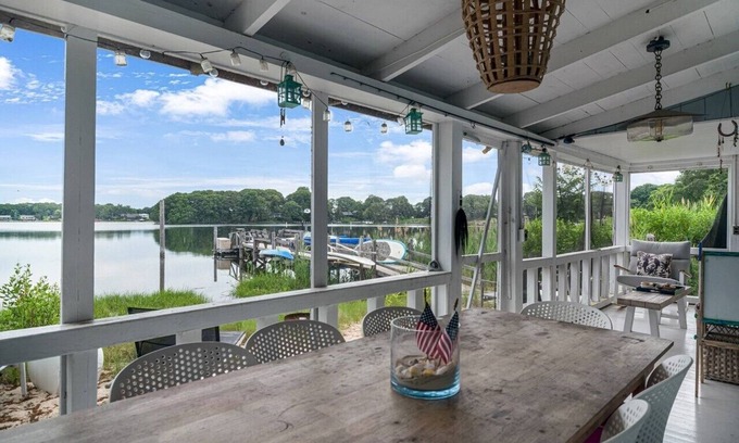 Sag Harbor Cottage | Great Sag Harbor Cottage on the Water Bay views