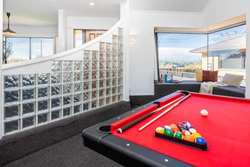 Hamilton House | Great Short-Mid Term Stay! River Views & Games Room