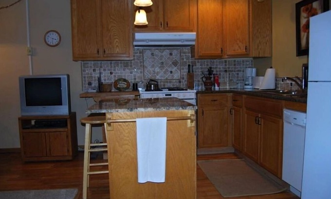 Truckee Condo | Great Ski in & Ski Out Northstar Condo