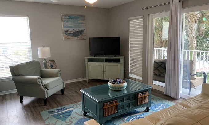 Navarre Beach Condo | Great time to drive down to the beach! Great condo! Read our reviews.