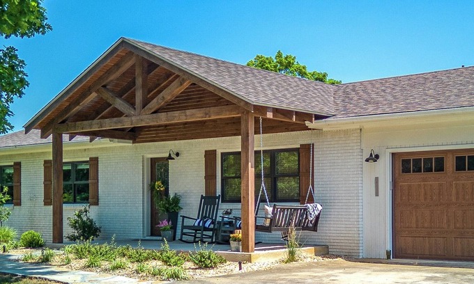 Jasper House | Great Views, gas fireplace, firepit, WiFi, huge deck.