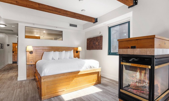 Kimball Junction Condo | Great Views of Utah Olympic Park | Hot Tub | 1 Bdrm+ Loft | Sleeps 8