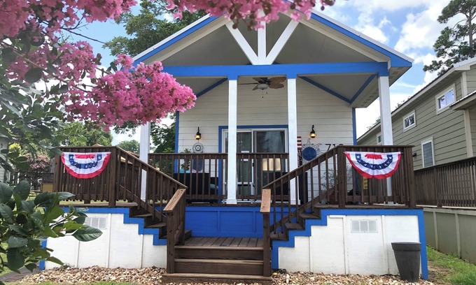 Willis Cottage | Greek Inspired Lakefront Cottage