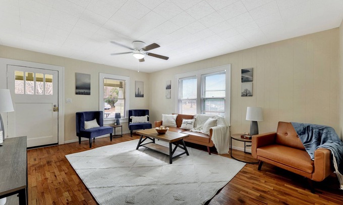 Sunnyside House | Green Getaway: Near College Hill, Hospitals & WSU; spacious 4 bedroom home